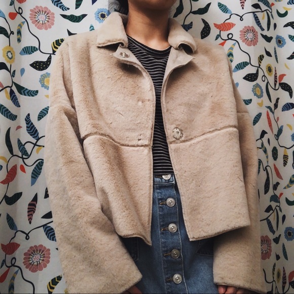 UO REVERSIBLE FAUX FUR JACKET - Picture 4 of 11